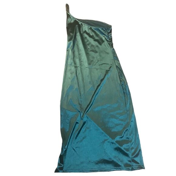Emerald Green Satin One Shoulder Asymmetric Slit Midi Dress - Picture 2 of 4